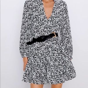 ZARA WHITE AND BLACK FLORAL V NECK MINI DRESS